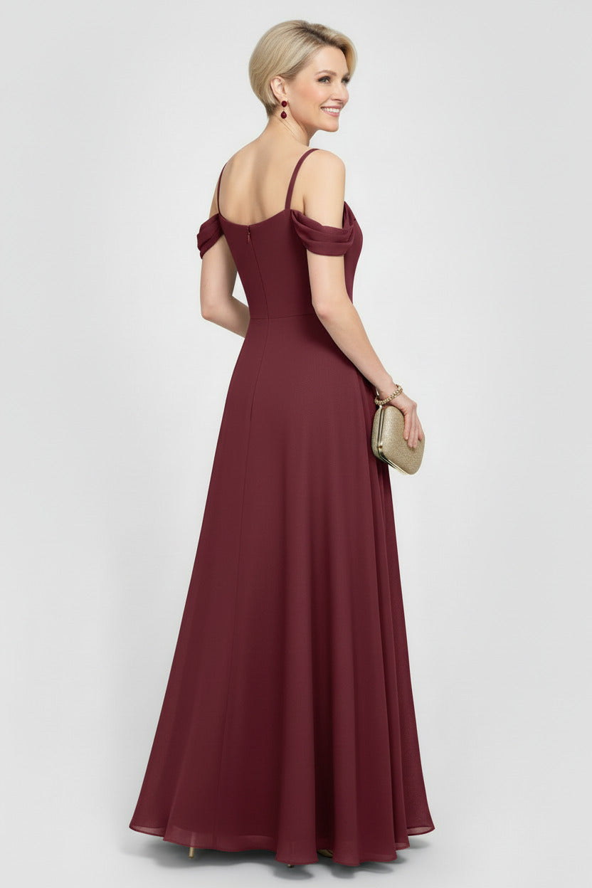 espalda vestido de fiesta largo con hombros descubiertos y falda de vuelo burdeos