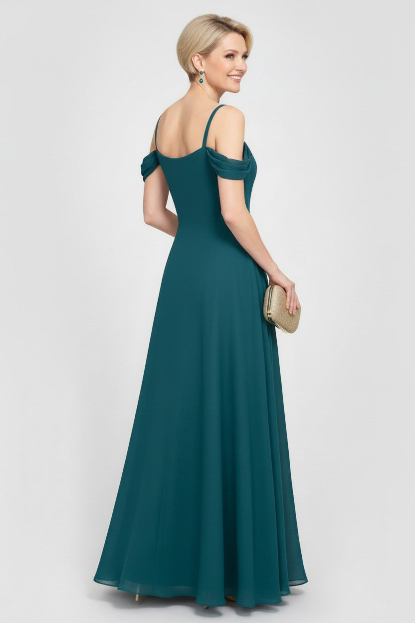 espalda vestido de fiesta largo con hombros descubiertos y falda de vuelo verde