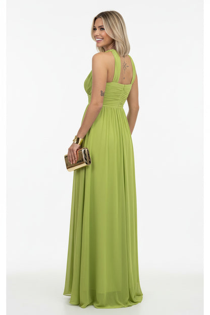 espalda vestido invitada boda largo con escote halter y abertura en la falda pistacho