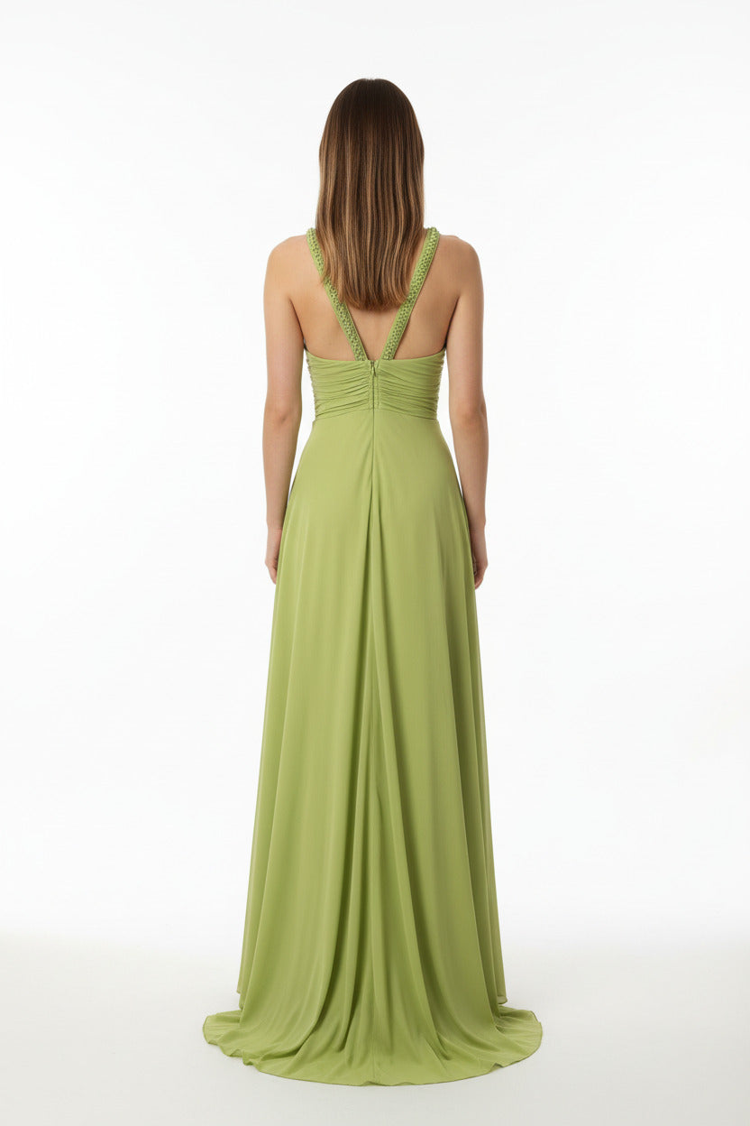 espalda vestido de fiesta largo con escote halter y pedreria verde lima