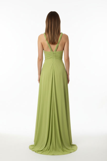 espalda vestido de fiesta largo con escote halter y pedreria verde lima