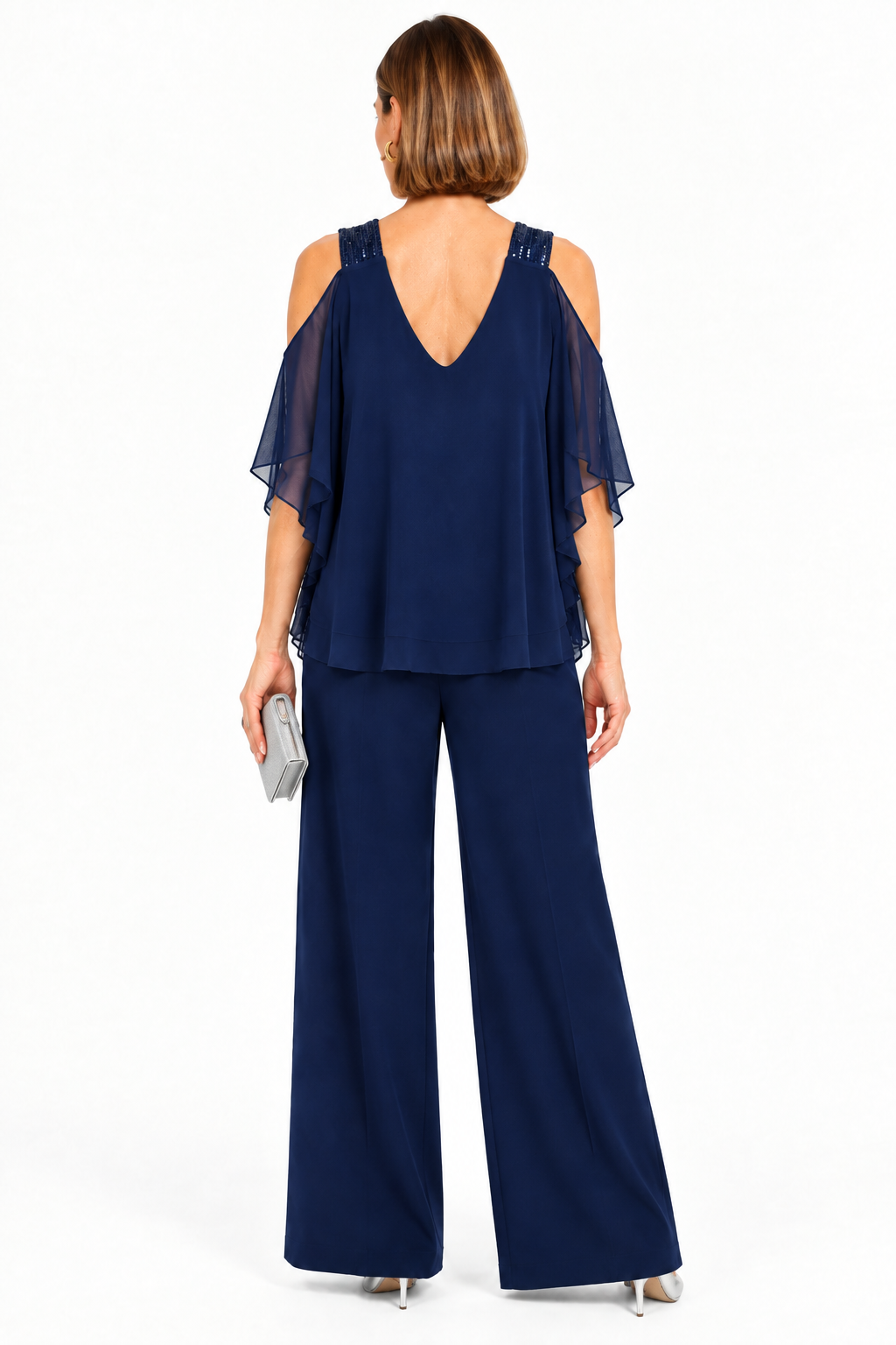 Vista de espalda con blusa y pantalón azul marino