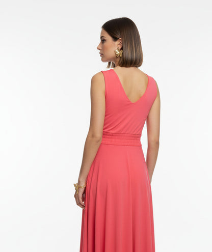 espalda vestido de fiesta corto invitada  color coral con escote pico cruzado