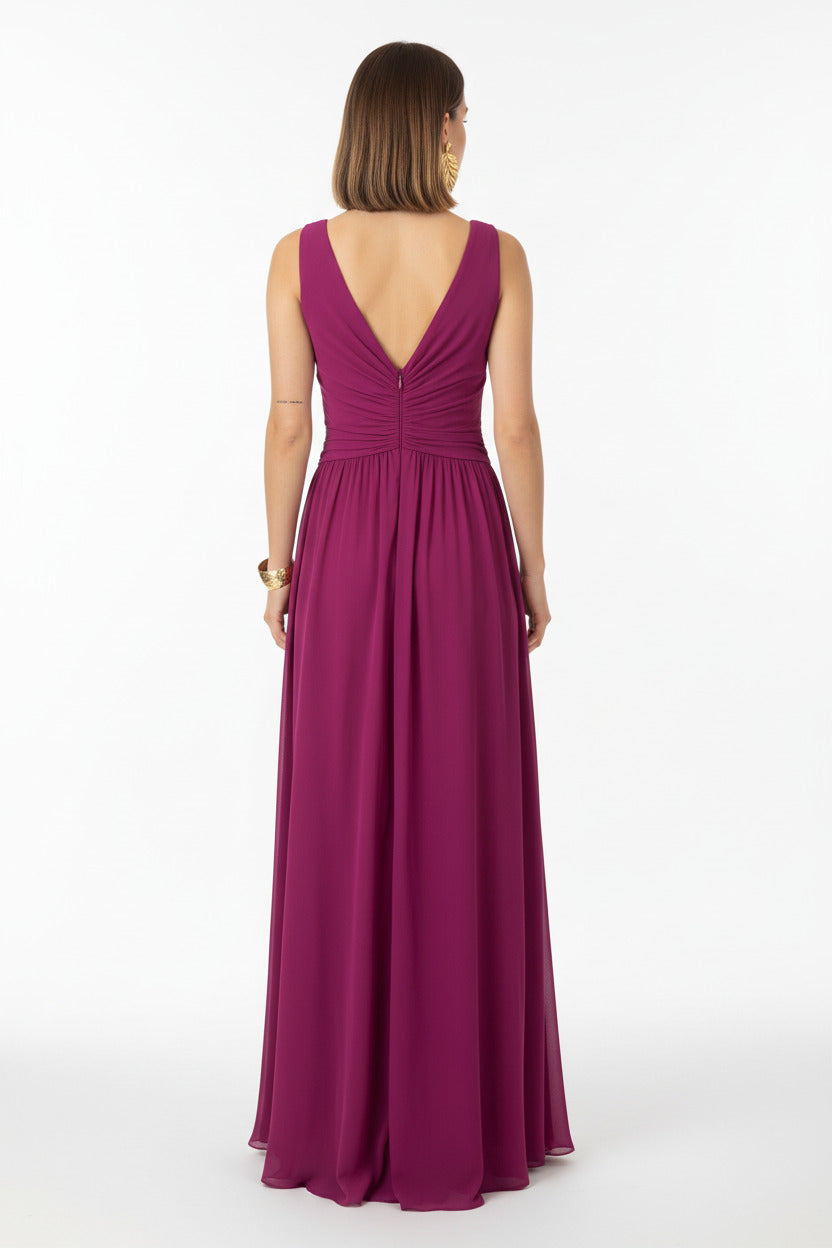 espalda vestido de fiesta largo con escote pico y abertura en la falda magenta