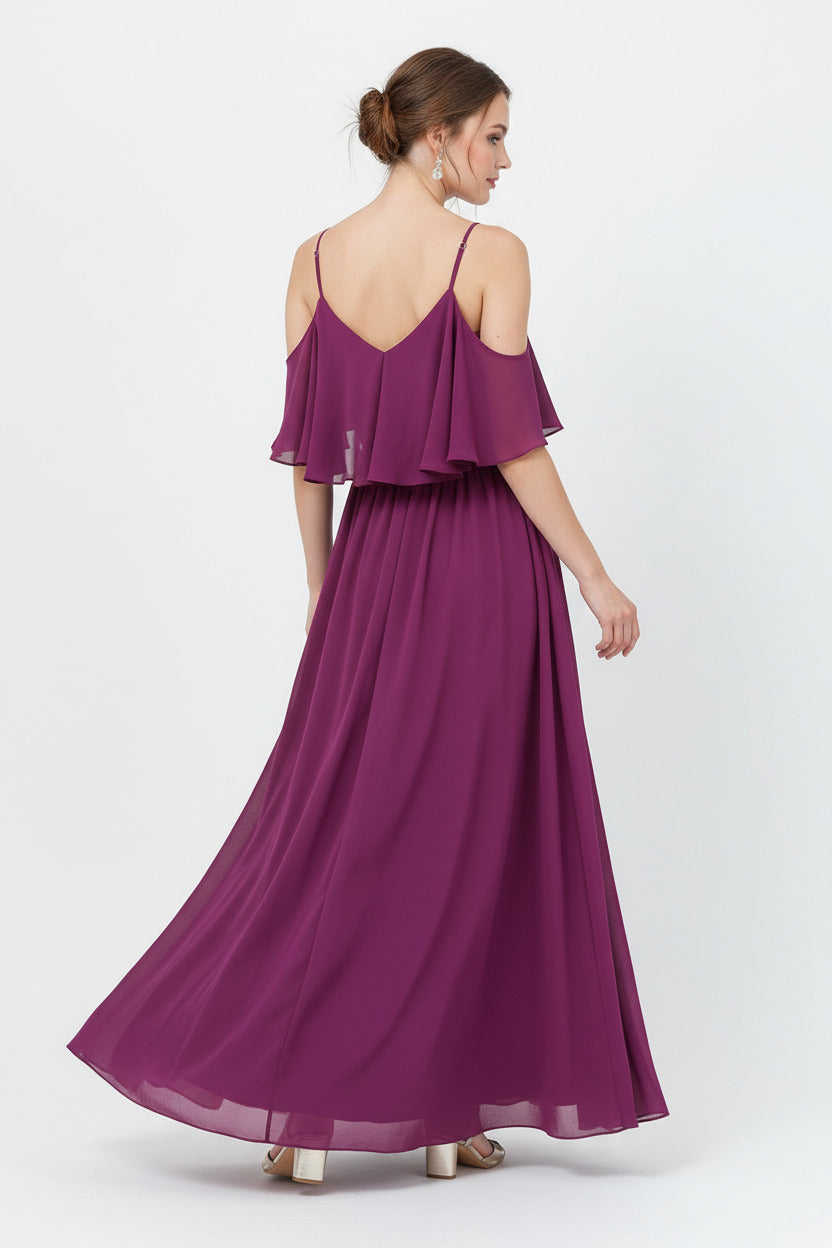 espalda vestido invitada largo con hombros descubiertos y cintura con encaje magenta