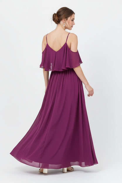 espalda vestido invitada largo con hombros descubiertos y cintura con encaje magenta