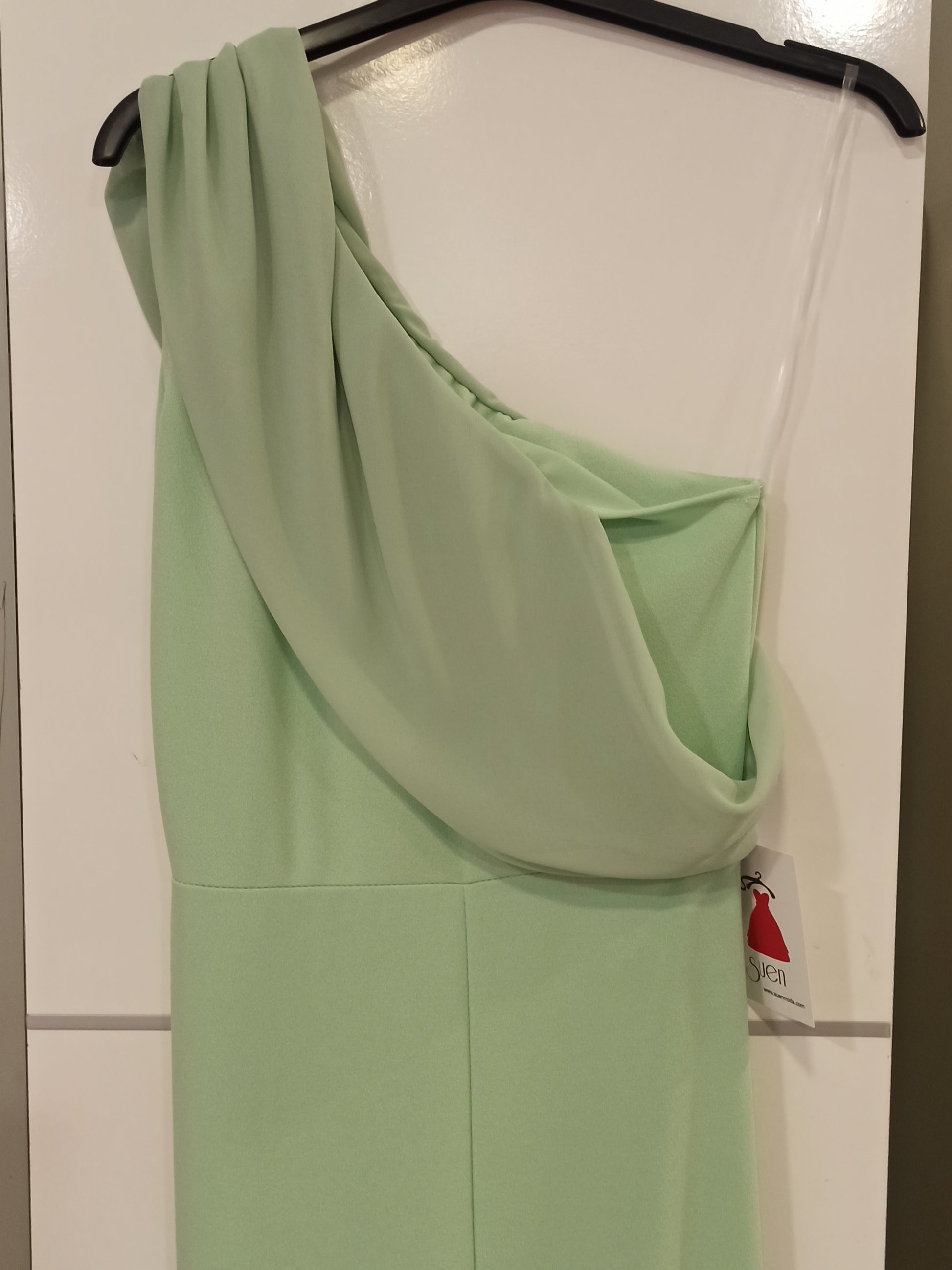 esplada vestido de fiesta sirena escote asimétrico verde salvia