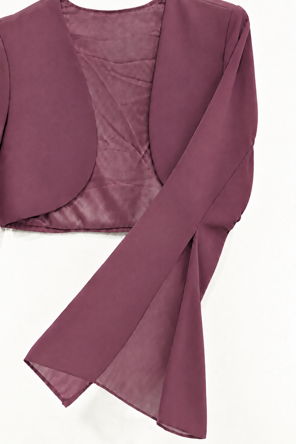 Detalle de manga campana de torera de gasa magenta