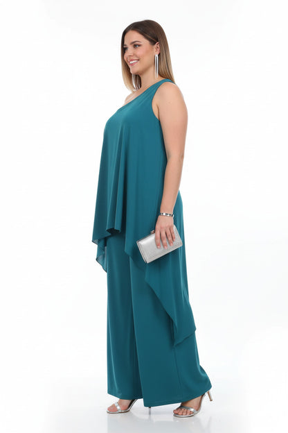 lateral mono para invitada con escote asimétrico tipo capa turquesa
