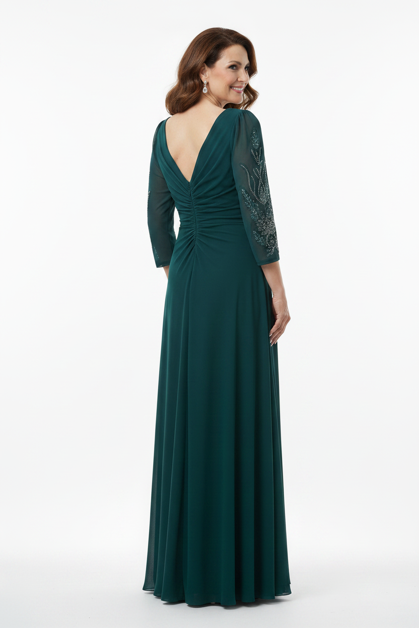 Modelo de espalda pelo castaño vestido verde teal