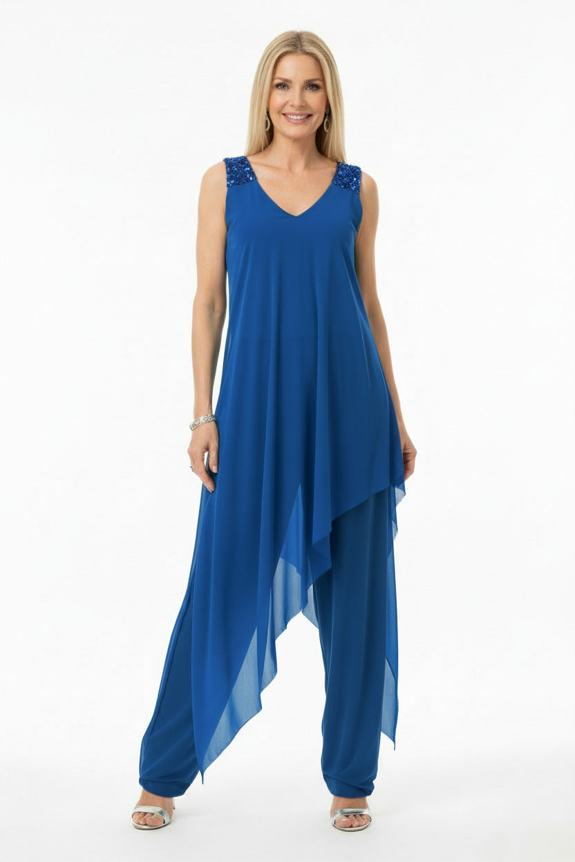 mono elegante para boda con lentejuelas y capa de tul tirantes azul