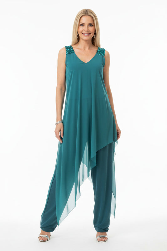 mono elegante para boda con lentejuelas y capa de tul tirantes de verde