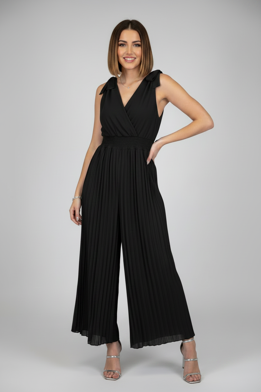 mono de vestir con escote pico y pantalón palazzo negro