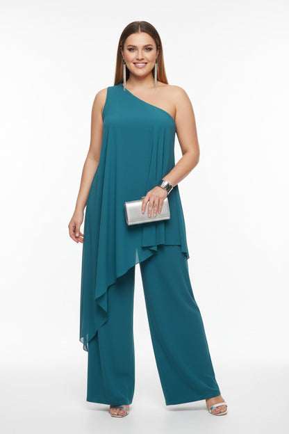 mono para invitada con escote asimétrico tipo capa turquesa