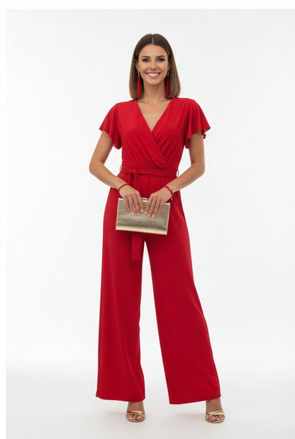 mono rojo para invitada con pantalón plisado