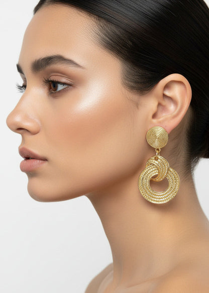 Pendientes Largos Dorados con Círculos Entrelazados Dorado