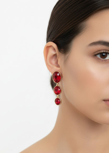 Pendientes largos dorados con pedrería roja para invitadas Rojo