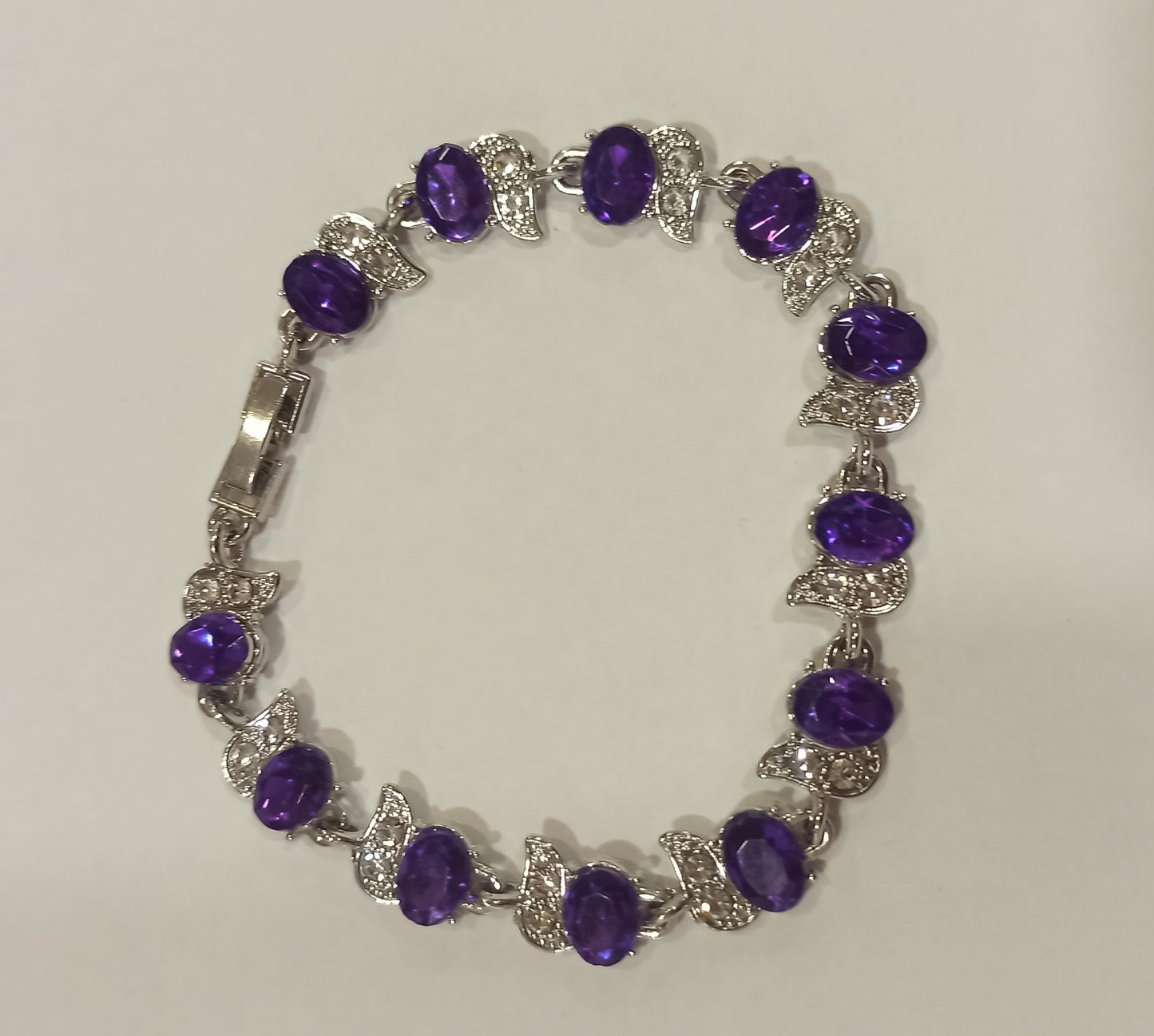 Pulsera Plateada con perdrería morada
