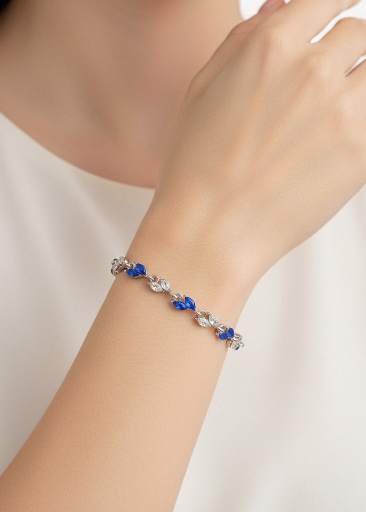 Pulsera plateada con pedrería azul Azul