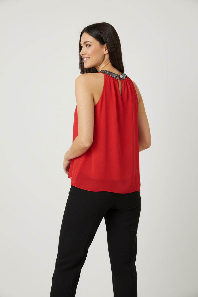 Top Halter Rojo con Cuello de Pedrería Plateada