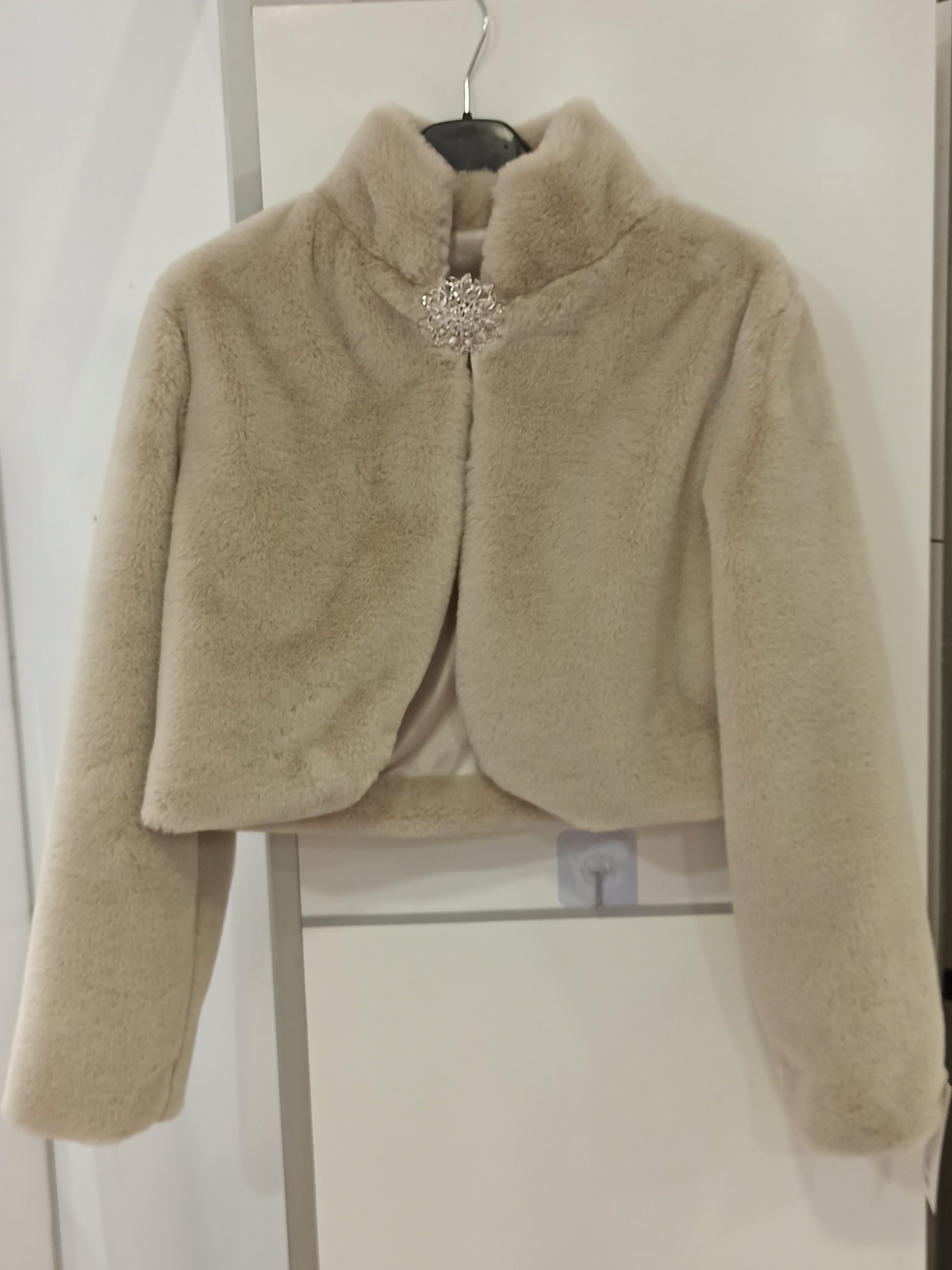 Torera de Pelo con Broche - Manga Larga para Invitadas Beige U (36 38)