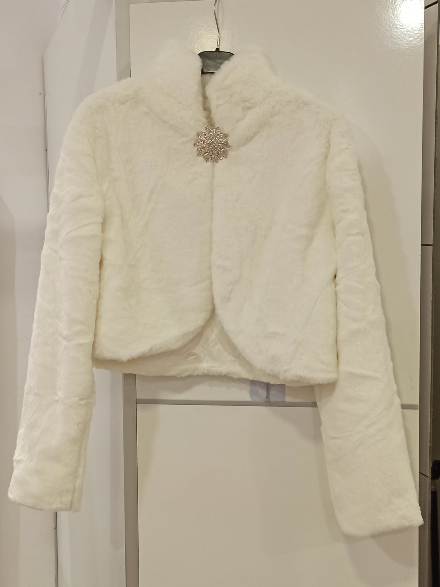 Torera de Pelo con Broche - Manga Larga para Invitadas