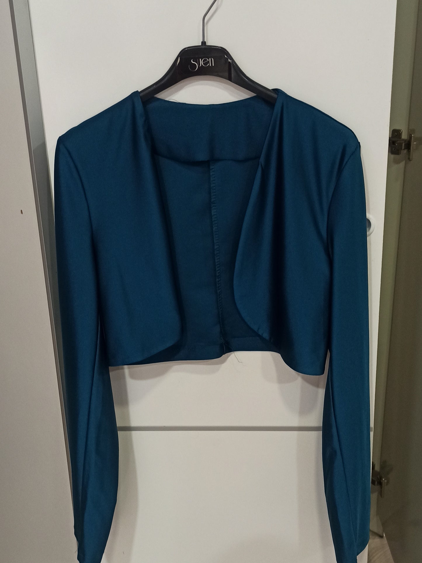 torera de fiesta satinada para vestidos verde azulado vista frontal