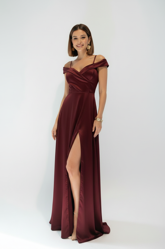 Vestido burdeos abertura modelo