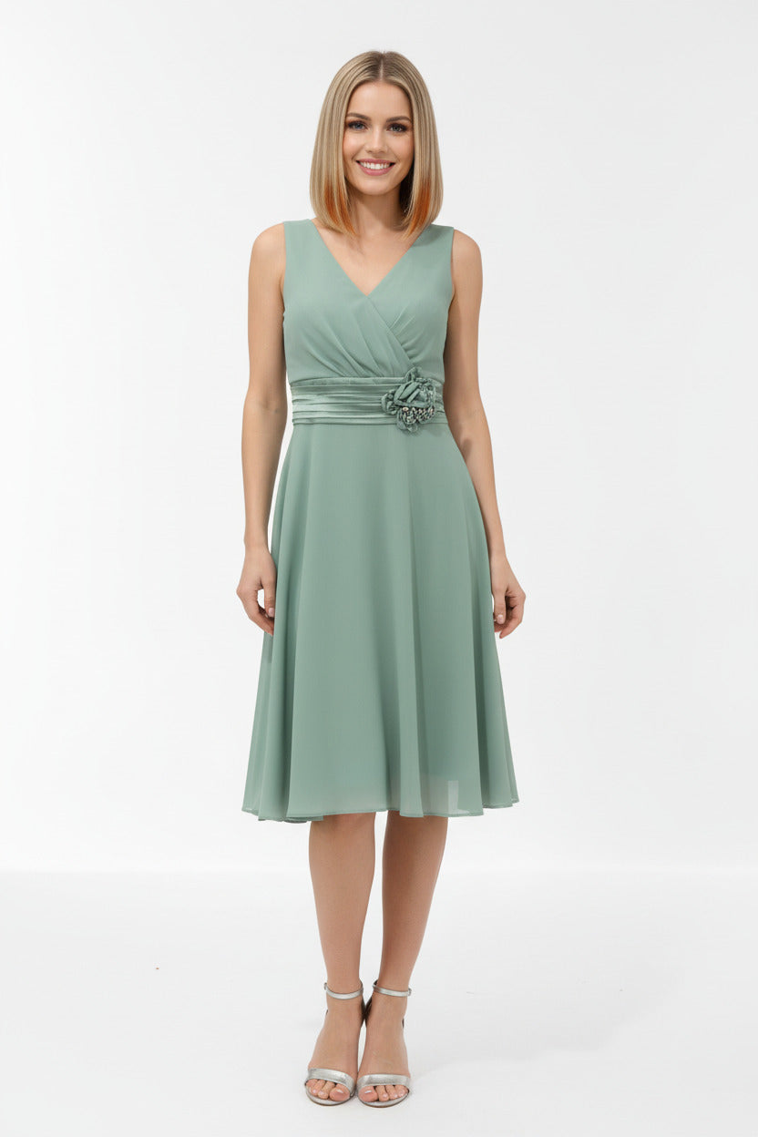 Vestido para ceremonias corto verde agua con escote pico y falda vuelo