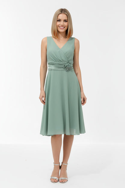 Vestido para ceremonias corto verde agua con escote pico y falda vuelo