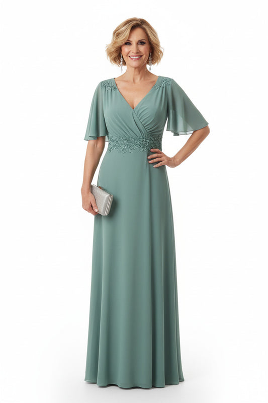 vestido de ceremonia largo elegante con escote pico verde salvia y detalles de encaje