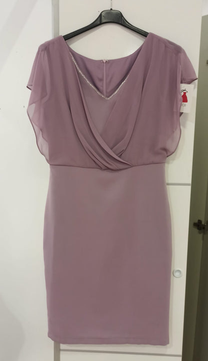 Vestido de ceremonia corto lila suave con manga de gasa-Vista en percha