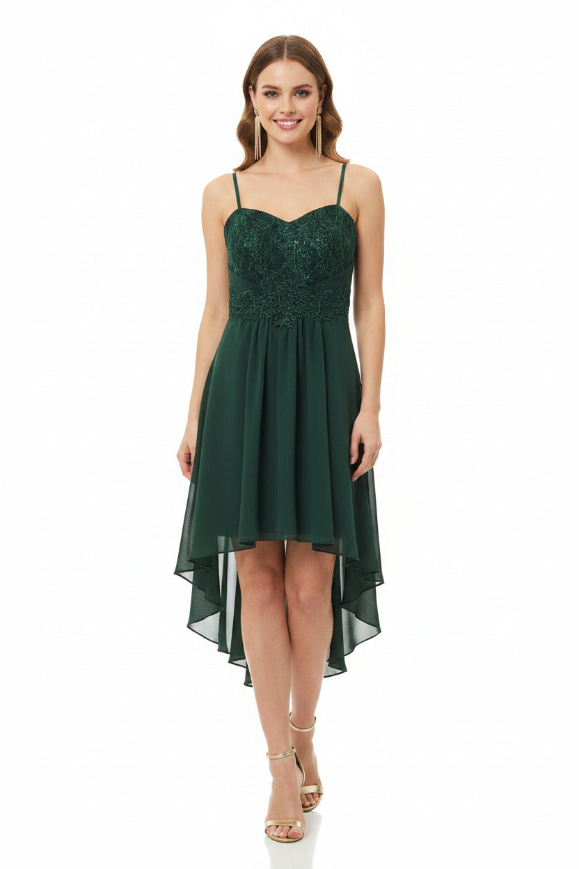 vestido de fiesta corto con cola y encaje verde oscuro