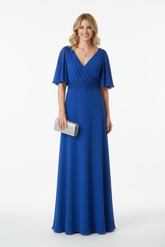 vestido de ceremonia largo elegante con escote pico azul y detalles de encaje