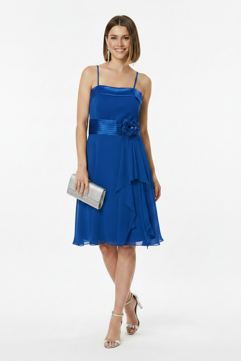 vestido invitada boda corto azul con flor en la cintura