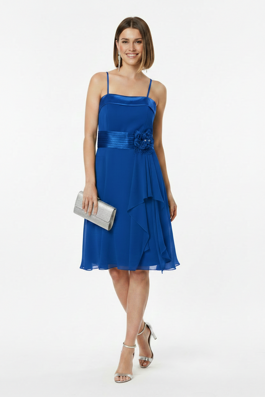 vestido invitada boda corto azul con flor en la cintura