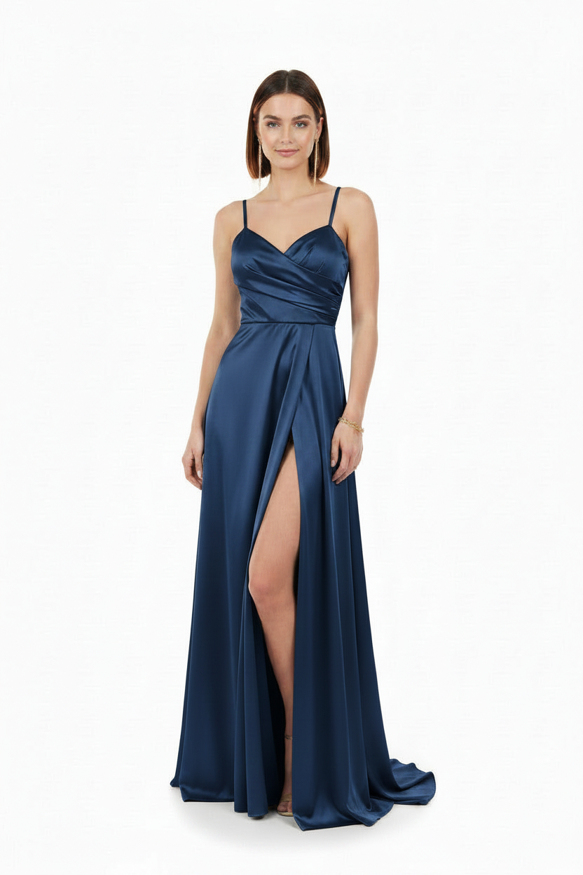 vestido de fiesta largo de satén color azul marino y abertura en la falda