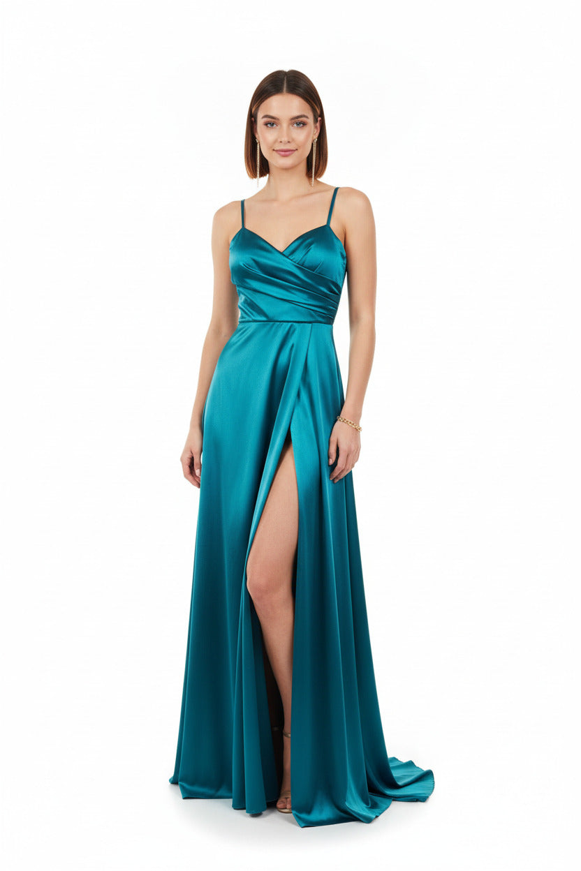 vestido de fiesta largo de satén turquesa con abertura en la falda