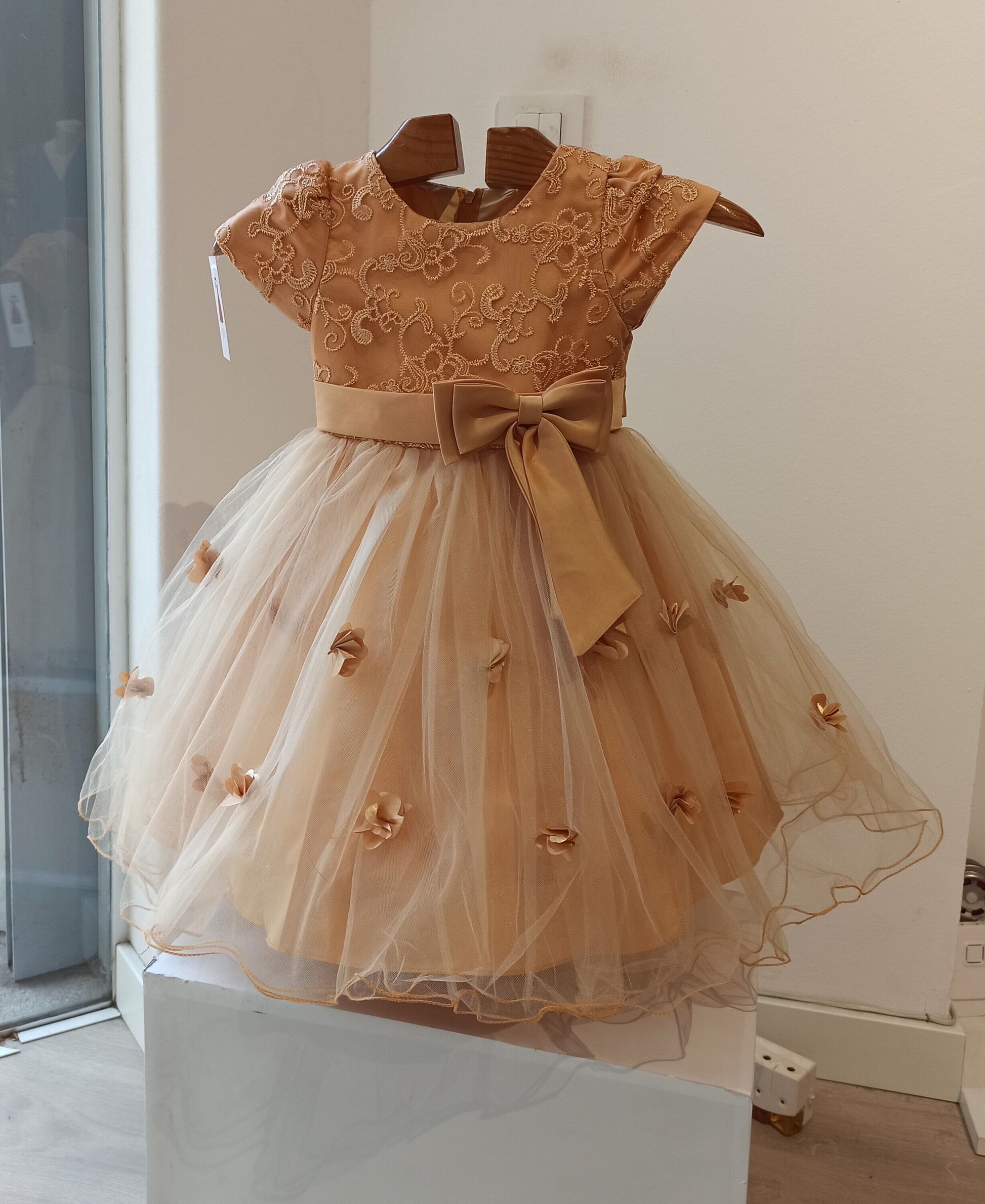 Vestido de Fiesta para Niña Dorado con Bordados Florales