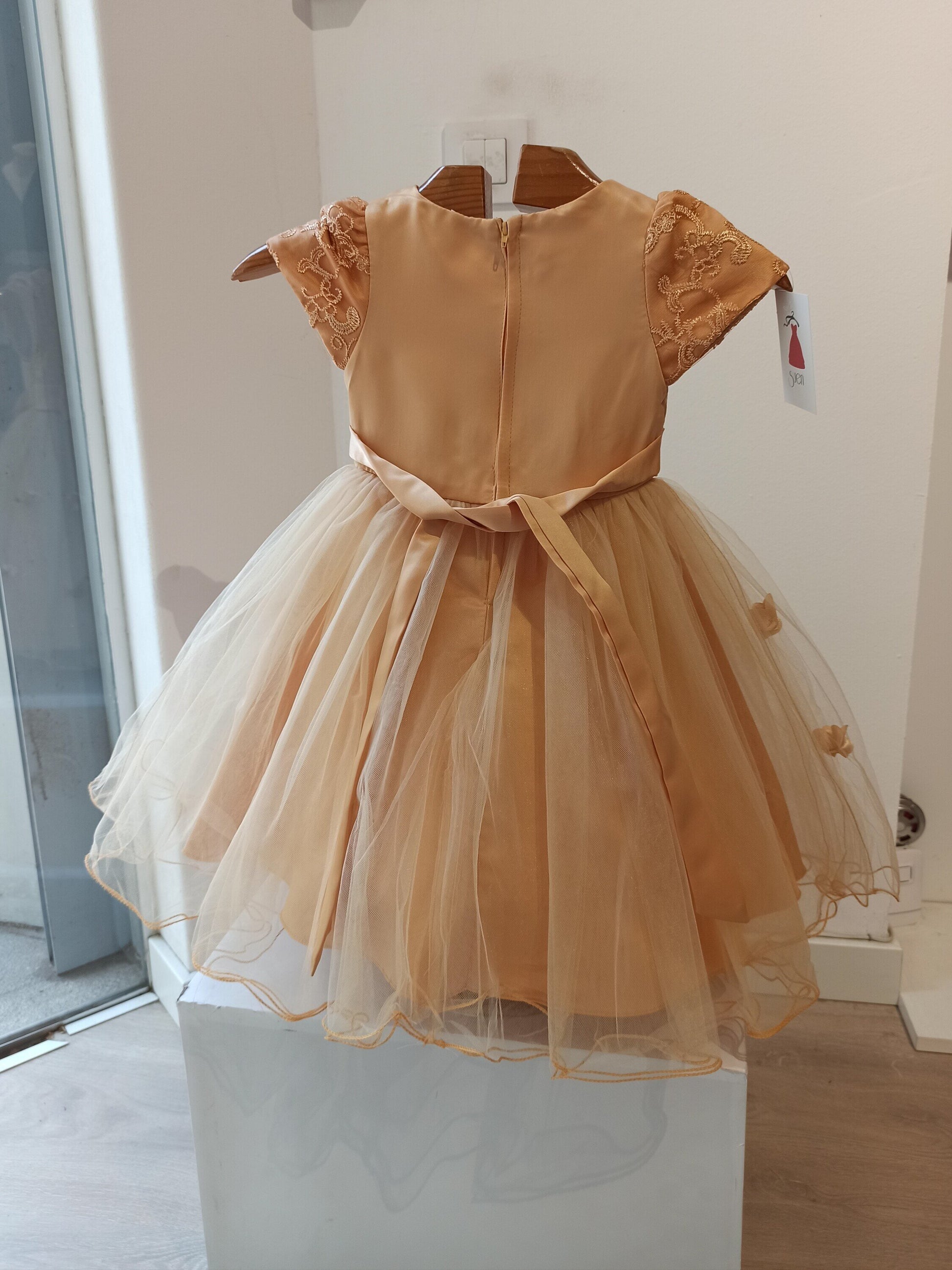 Vestido de Fiesta para Niña Dorado con Bordados Florales