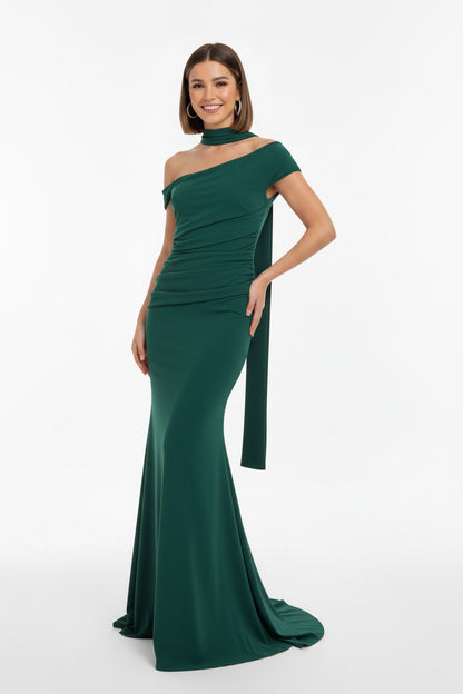 vestido de fiesta sirena con escote asimétrico verde oscuro