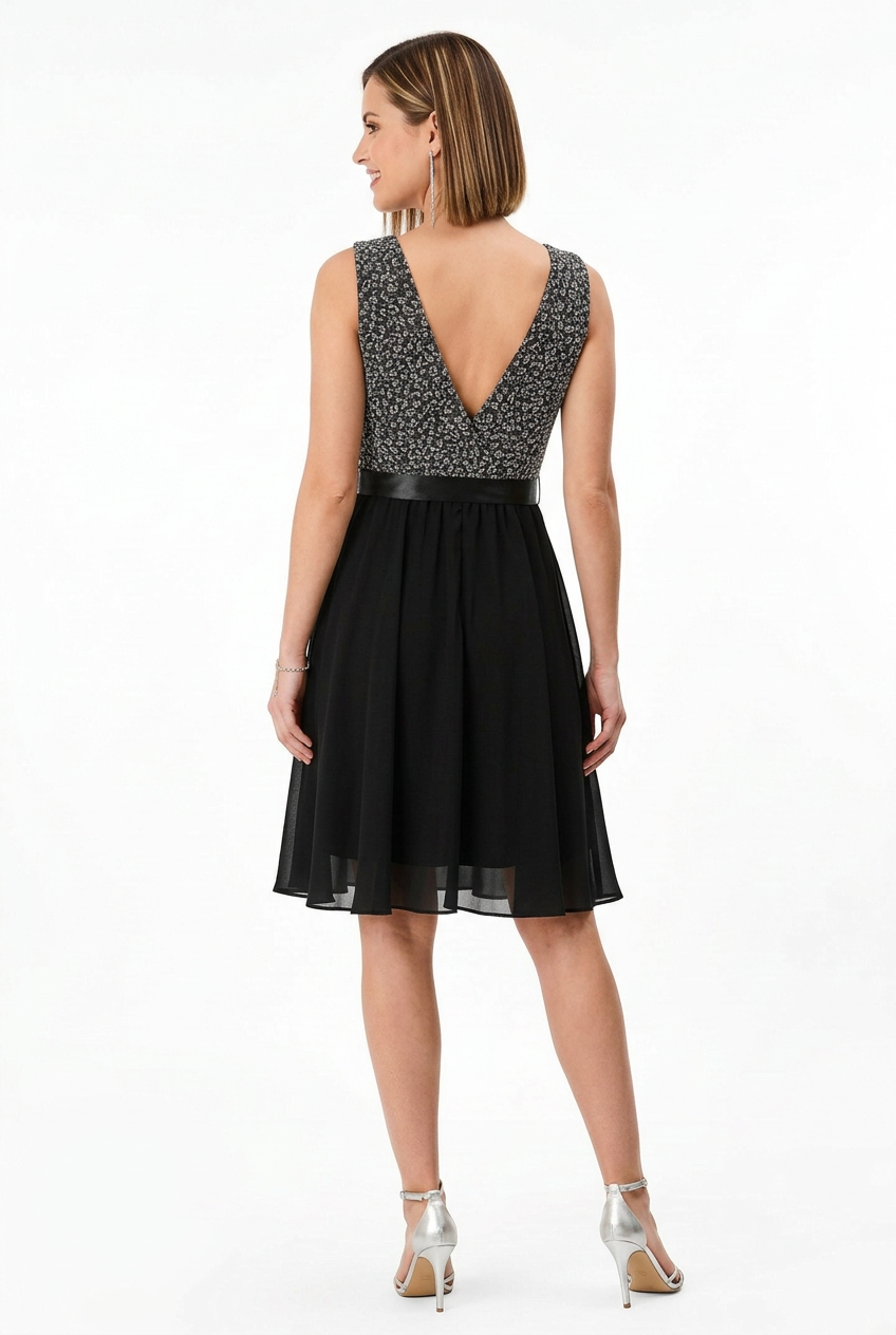 vestido de fiesta corto  con escote pico y falda vuelo